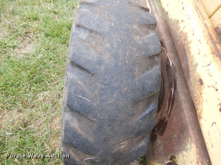 image for item FT9041 1976 New Holland L775  skid steer loader