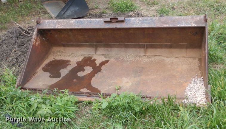 image for item FT9041 1976 New Holland L775  skid steer loader