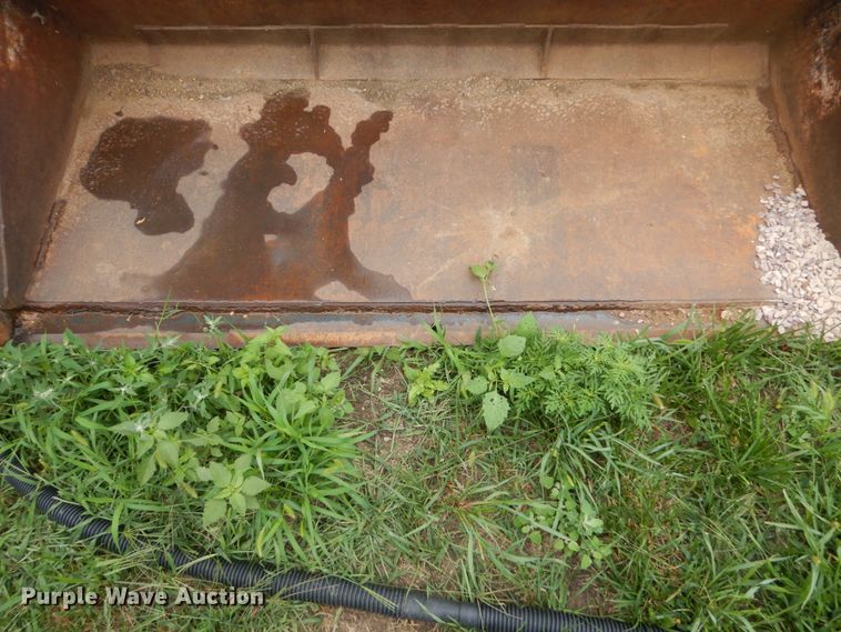 image for item FT9041 1976 New Holland L775  skid steer loader