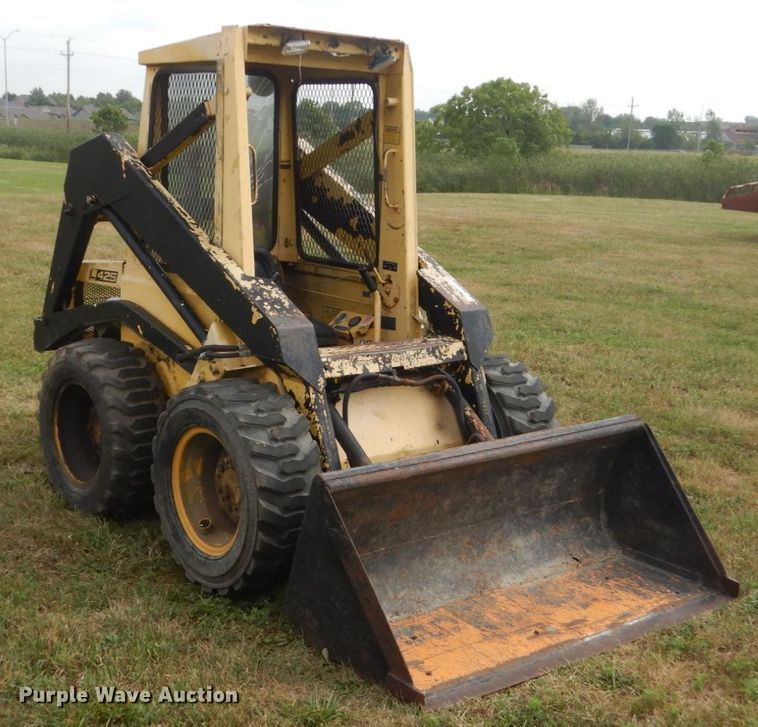 image for item FT9043 1978 New Holland L425  skid steer loader