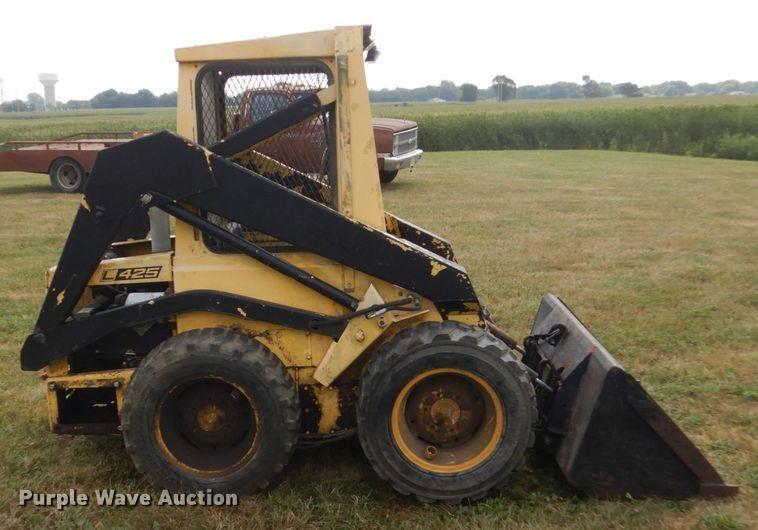 image for item FT9043 1978 New Holland L425  skid steer loader