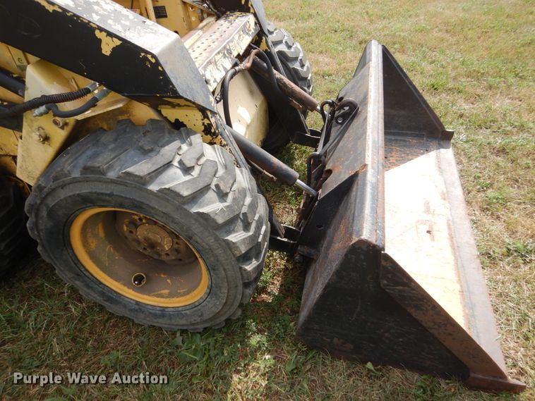 image for item FT9043 1978 New Holland L425  skid steer loader