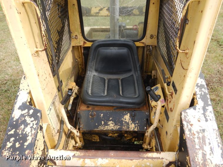 image for item FT9043 1978 New Holland L425  skid steer loader