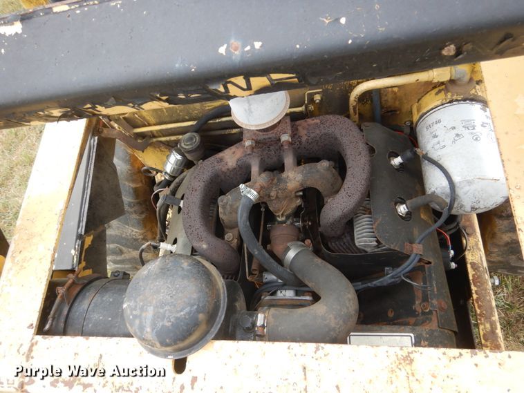 image for item FT9043 1978 New Holland L425  skid steer loader