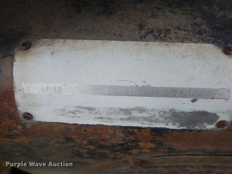 image for item FT9043 1978 New Holland L425  skid steer loader