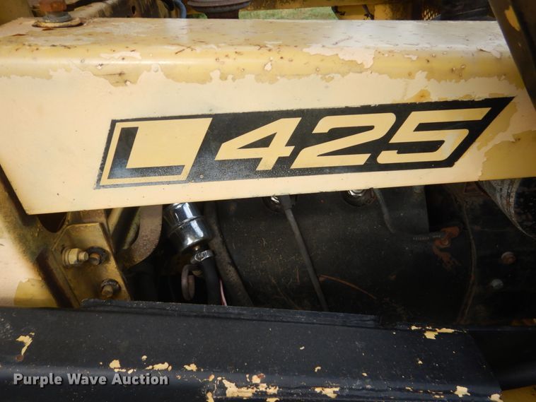 image for item FT9043 1978 New Holland L425  skid steer loader