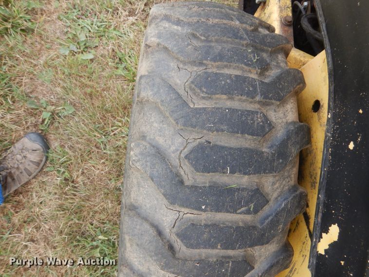 image for item FT9043 1978 New Holland L425  skid steer loader