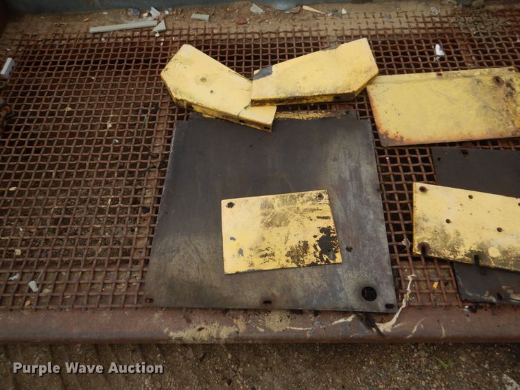 image for item FT9043 1978 New Holland L425  skid steer loader