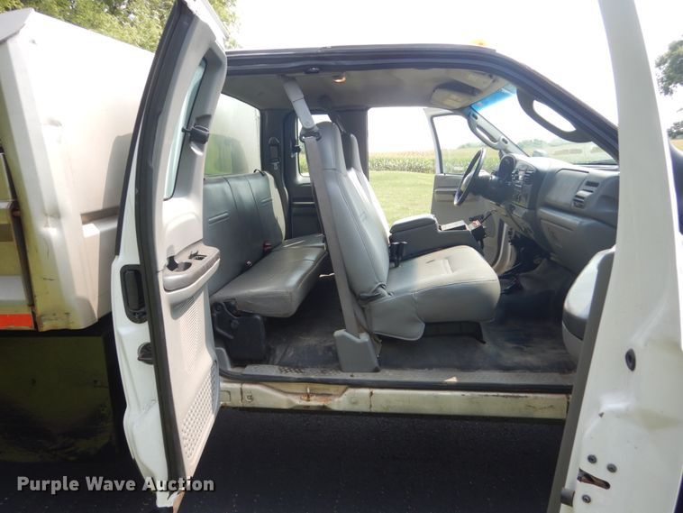 image for item FT9125 2006 Ford F450 Super Duty  dump truck