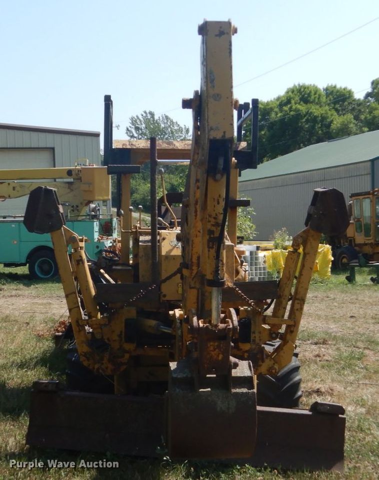 image for item FT9208 Vermeer M-475  trencher