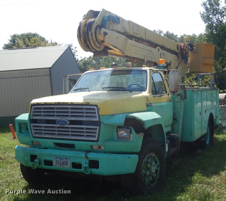 image for item FT9209 1985 Ford F8000  bucket truck