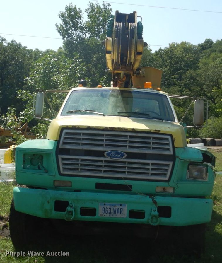 image for item FT9209 1985 Ford F8000  bucket truck