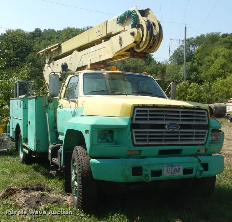image for item FT9209 1985 Ford F8000  bucket truck