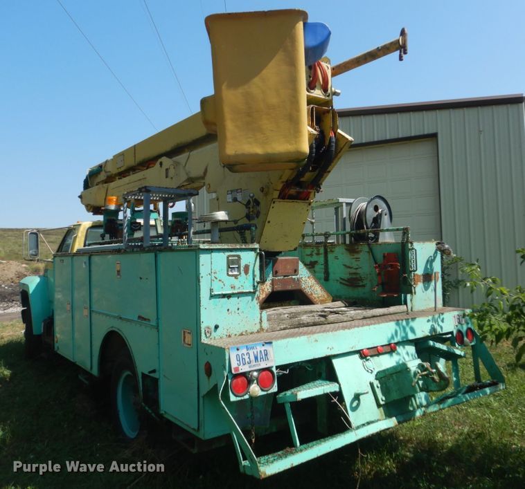 image for item FT9209 1985 Ford F8000  bucket truck