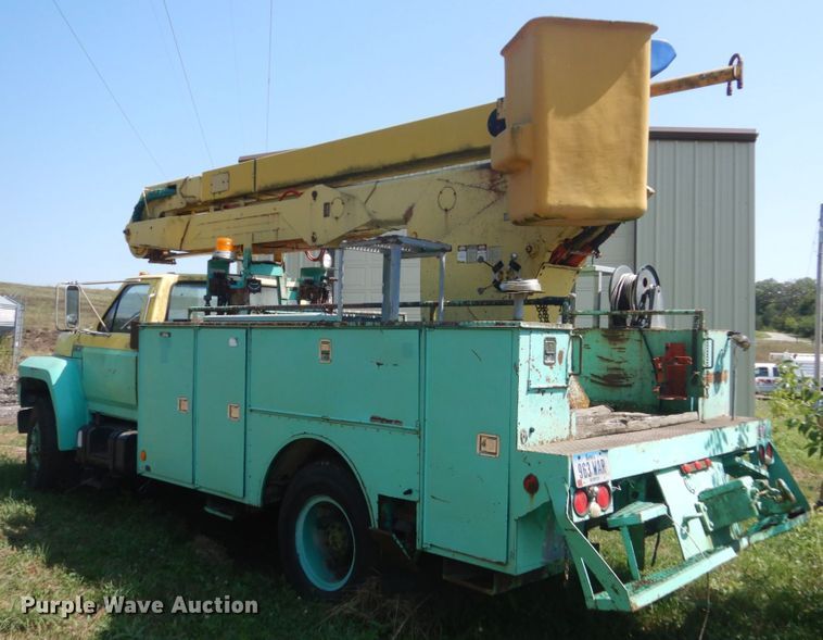 image for item FT9209 1985 Ford F8000  bucket truck