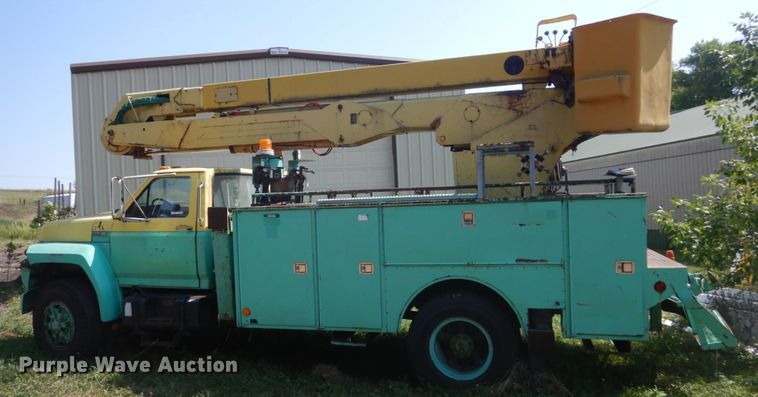 image for item FT9209 1985 Ford F8000  bucket truck