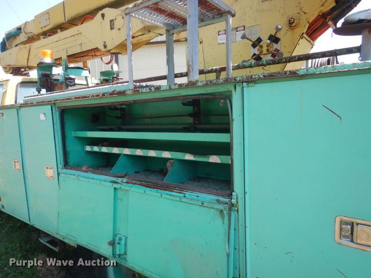 image for item FT9209 1985 Ford F8000  bucket truck