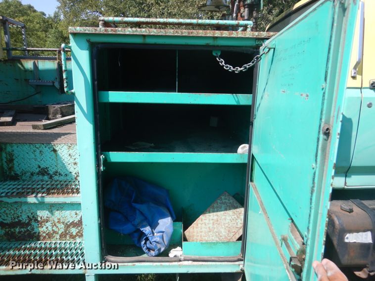 image for item FT9209 1985 Ford F8000  bucket truck