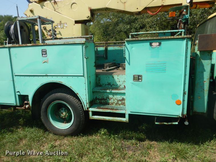 image for item FT9209 1985 Ford F8000  bucket truck