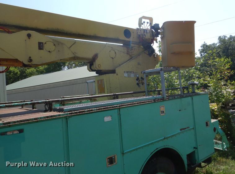 image for item FT9209 1985 Ford F8000  bucket truck