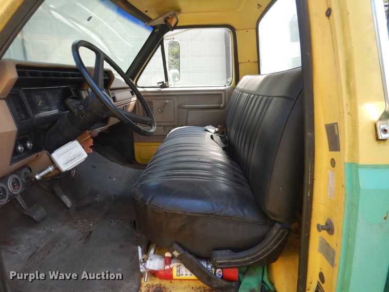 image for item FT9209 1985 Ford F8000  bucket truck