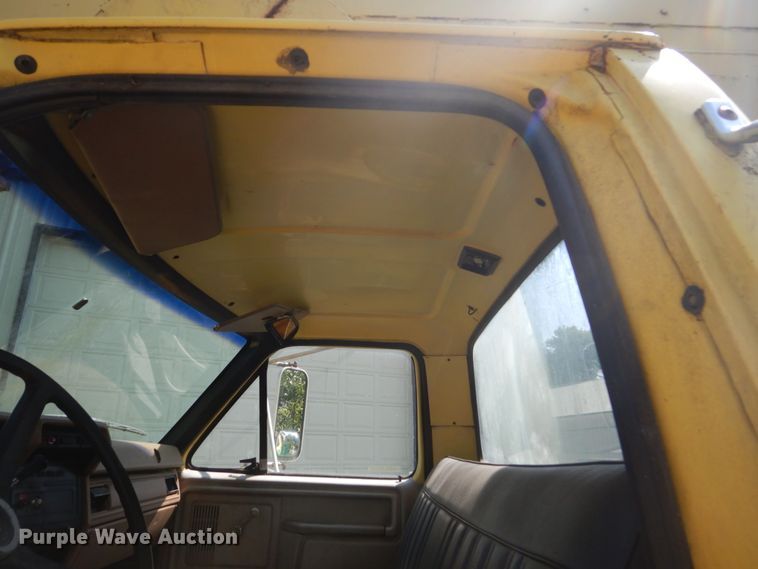 image for item FT9209 1985 Ford F8000  bucket truck