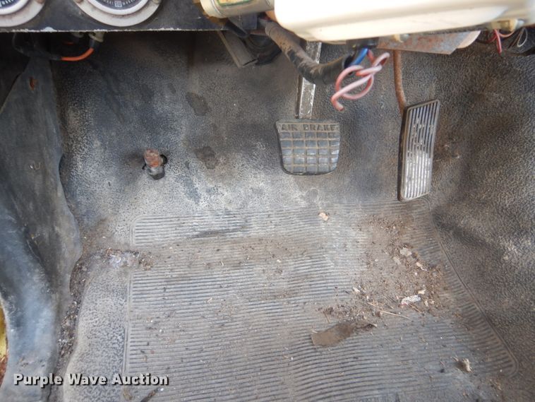 image for item FT9209 1985 Ford F8000  bucket truck