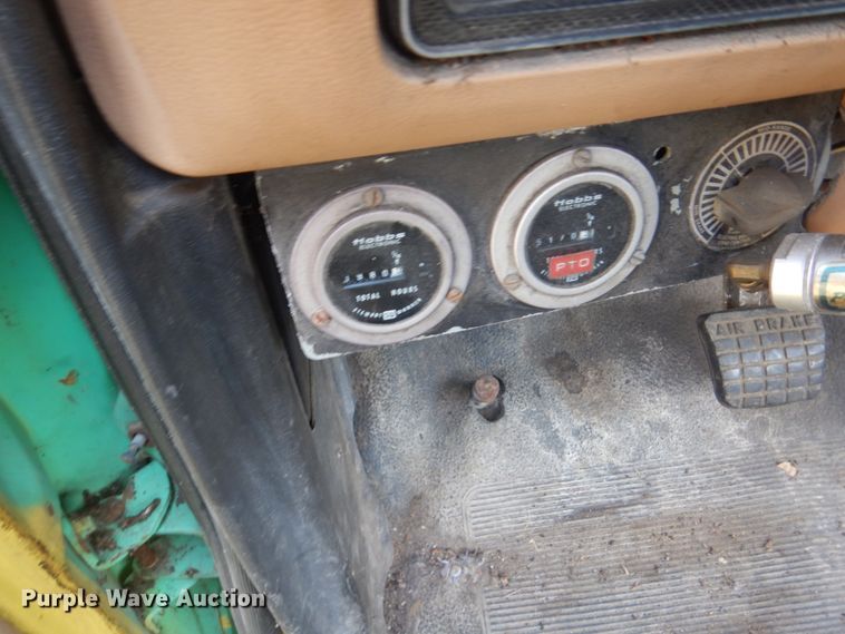 image for item FT9209 1985 Ford F8000  bucket truck