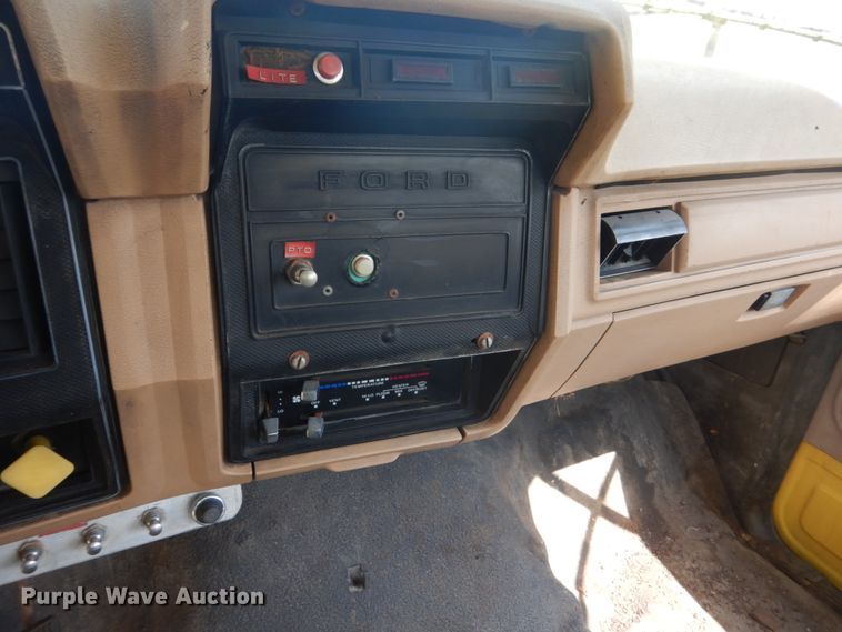 image for item FT9209 1985 Ford F8000  bucket truck