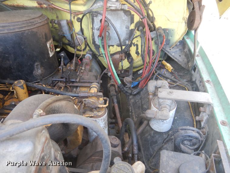 image for item FT9209 1985 Ford F8000  bucket truck