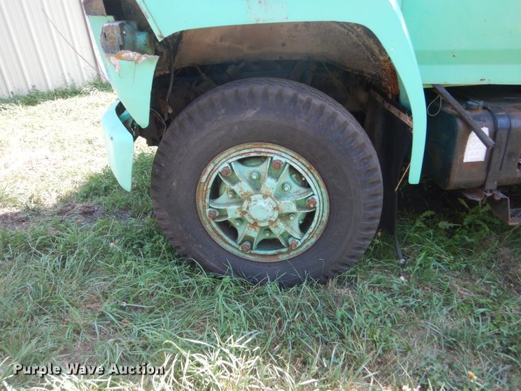 image for item FT9209 1985 Ford F8000  bucket truck