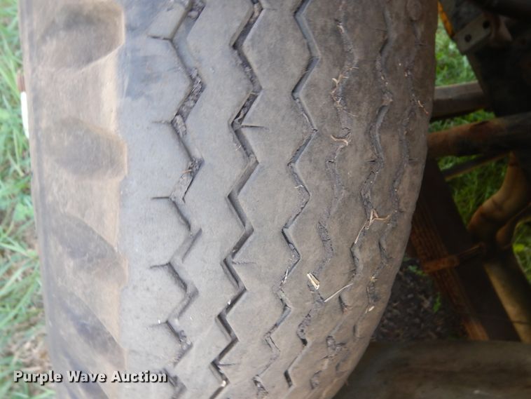 image for item FT9209 1985 Ford F8000  bucket truck