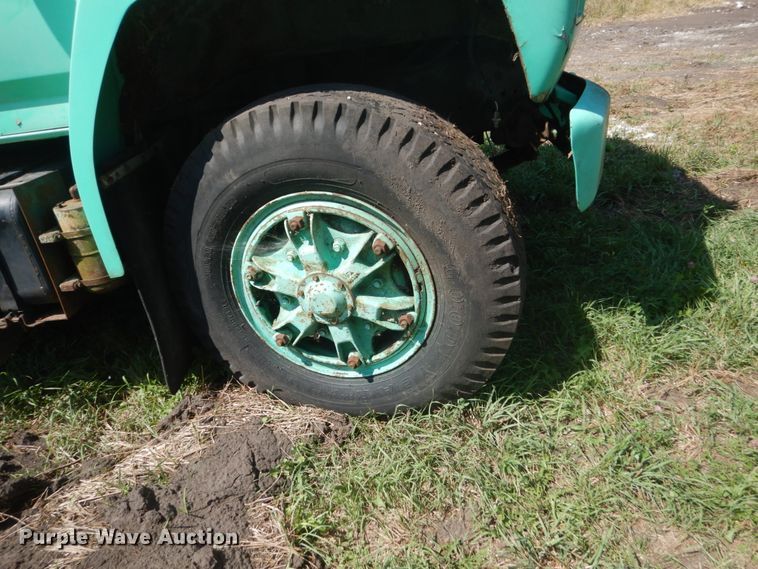 image for item FT9209 1985 Ford F8000  bucket truck