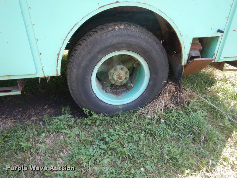 image for item FT9209 1985 Ford F8000  bucket truck