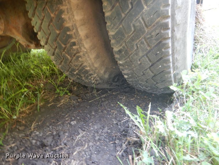 image for item FT9209 1985 Ford F8000  bucket truck