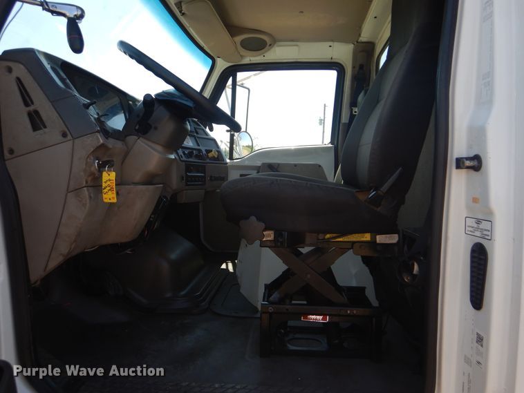 image for item GM9142 2007 Sterling Acterra  digger derrick truck