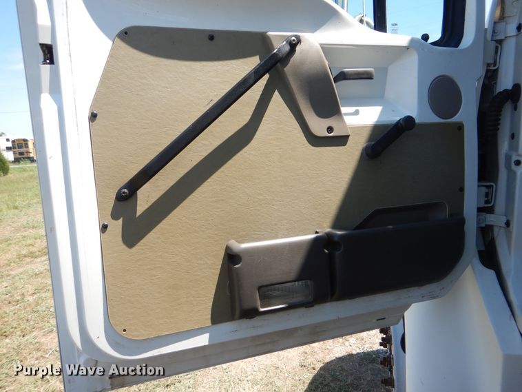 image for item GM9142 2007 Sterling Acterra  digger derrick truck