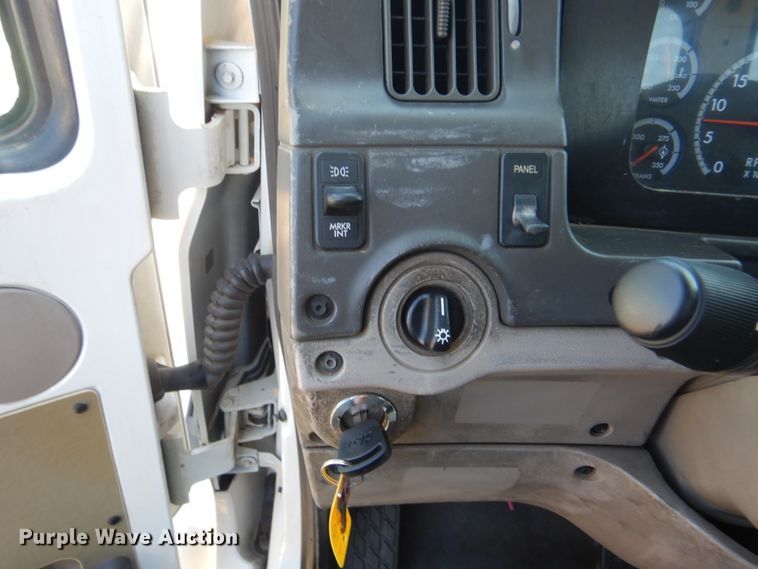 image for item GM9142 2007 Sterling Acterra  digger derrick truck