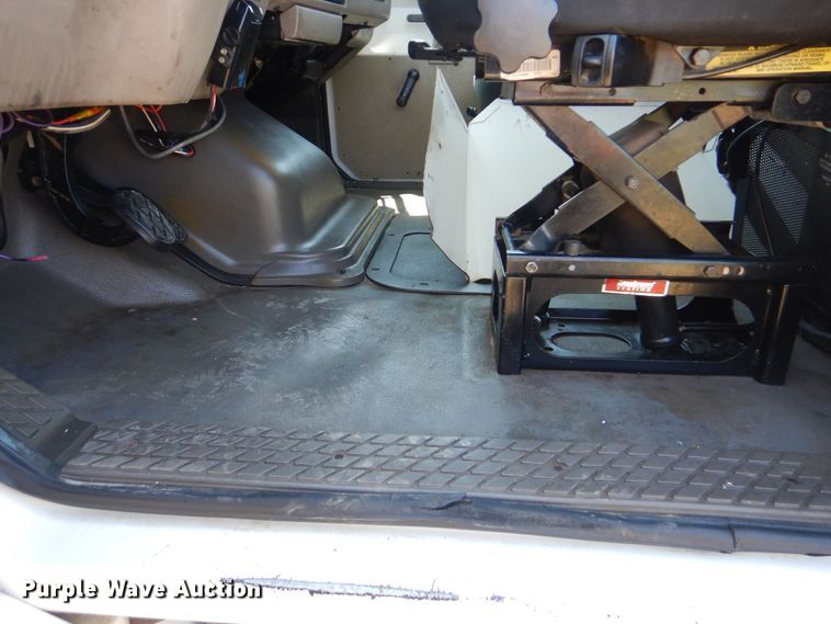 image for item GM9142 2007 Sterling Acterra  digger derrick truck