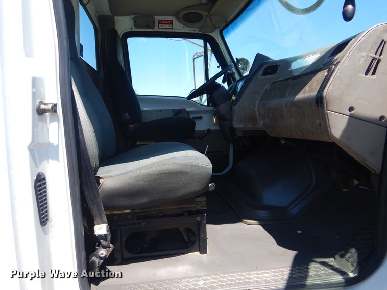 image for item GM9142 2007 Sterling Acterra  digger derrick truck