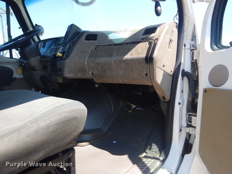 image for item GM9142 2007 Sterling Acterra  digger derrick truck