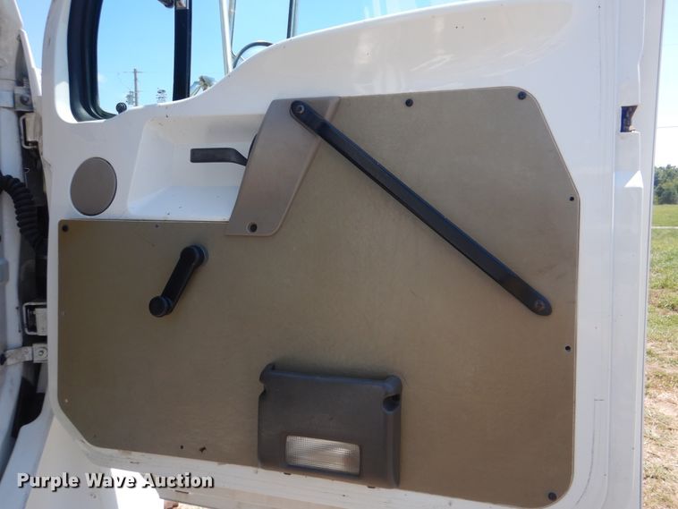 image for item GM9142 2007 Sterling Acterra  digger derrick truck