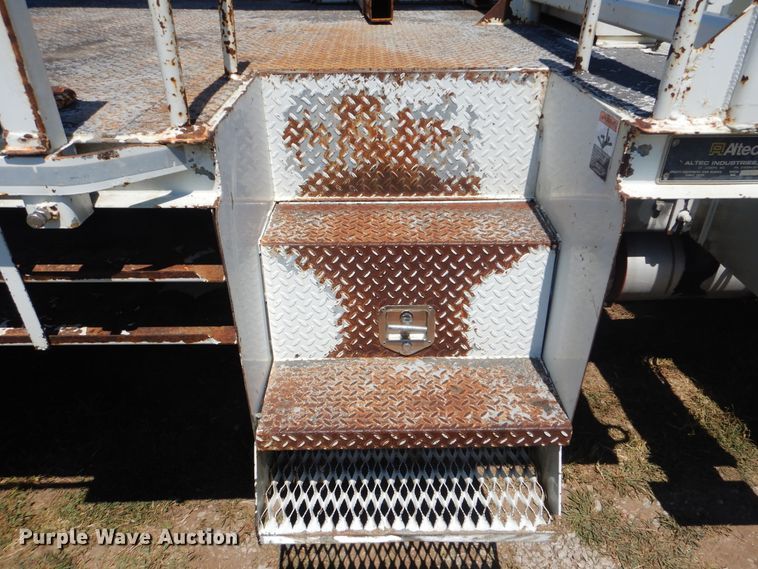 image for item GM9142 2007 Sterling Acterra  digger derrick truck