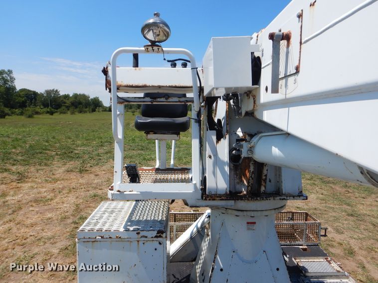 image for item GM9142 2007 Sterling Acterra  digger derrick truck