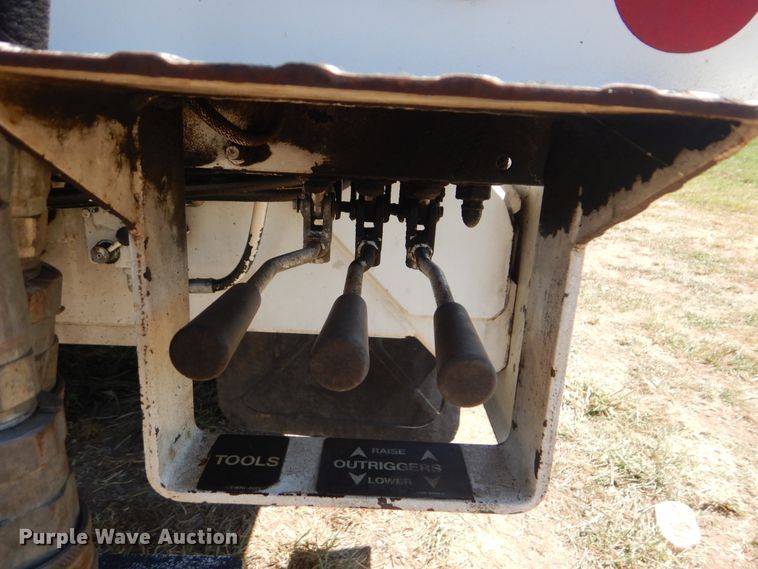 image for item GM9142 2007 Sterling Acterra  digger derrick truck