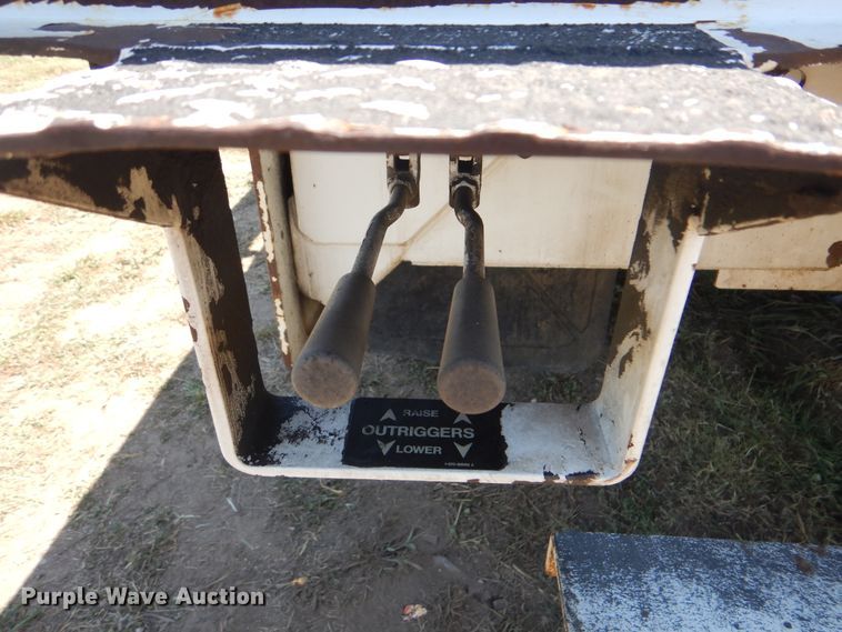 image for item GM9142 2007 Sterling Acterra  digger derrick truck