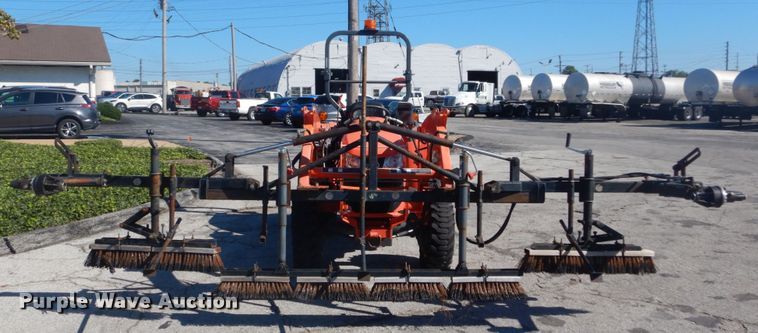 image for item GR9727 2015 Kubota L3301 MFWD tractor