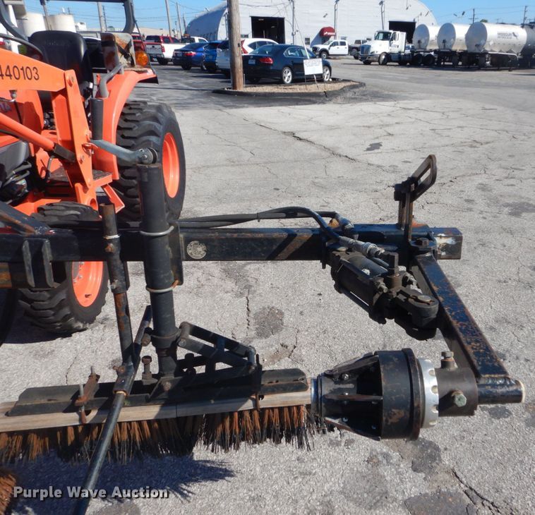 image for item GR9727 2015 Kubota L3301 MFWD tractor