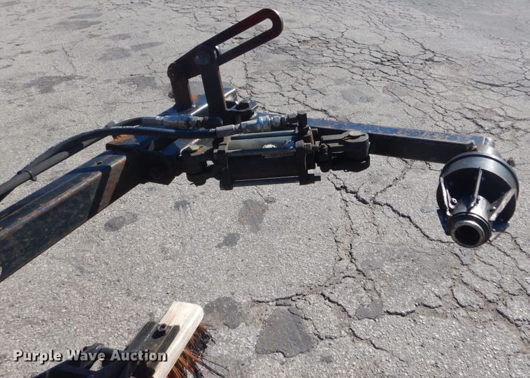 image for item GR9727 2015 Kubota L3301 MFWD tractor