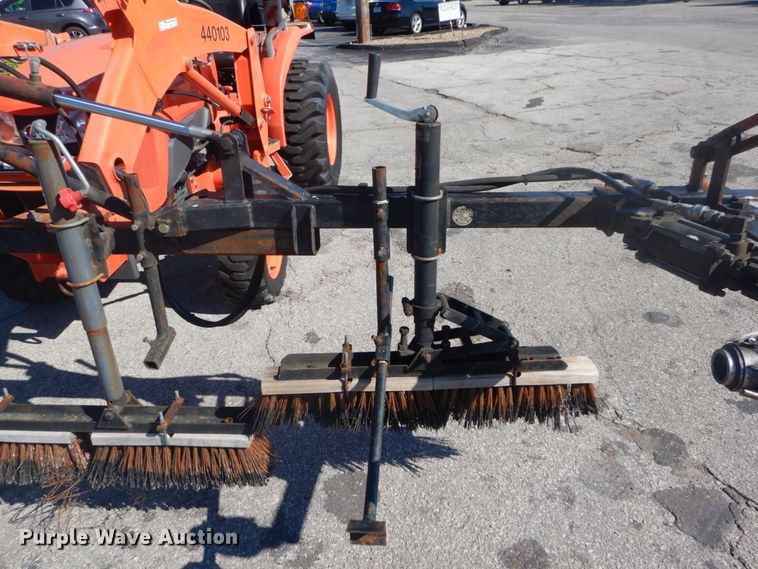 image for item GR9727 2015 Kubota L3301 MFWD tractor